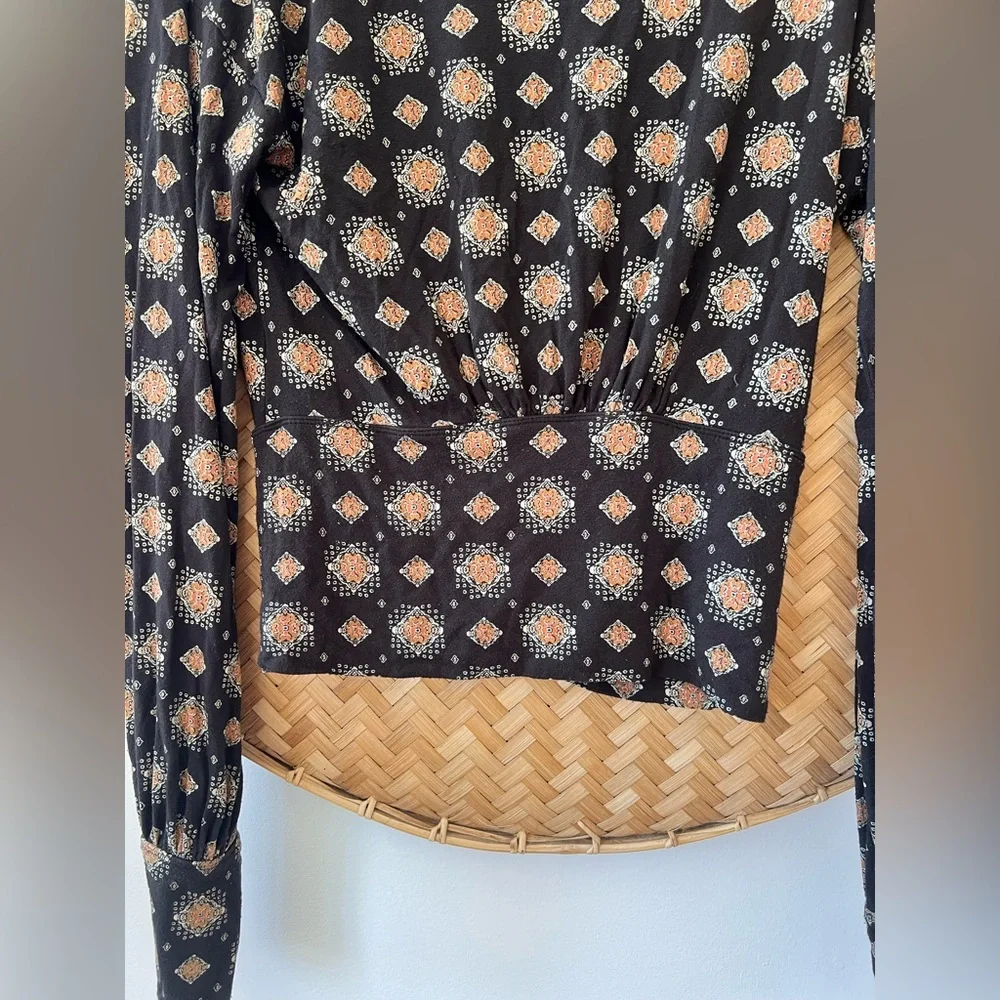 FREE PEOPLE FLATTERING PARTY TOP BOHO WASHED BLACK PRINT LONG SLEEVE LIGHTWEIGHT